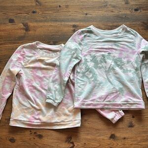 Set of 2 girls cat and Jack sweaters/ size L